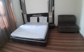 Oyo 81211 Hotel Janta