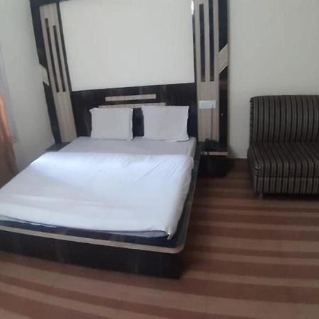 Oyo 81211 Hotel Janta Katra (Jammu and Kashmir) Exterior photo