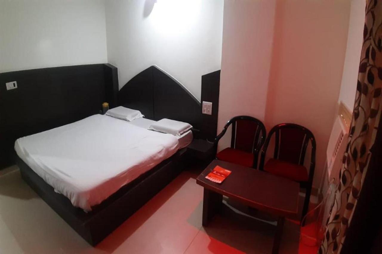 Oyo 81211 Hotel Janta Katra (Jammu and Kashmir) Exterior photo