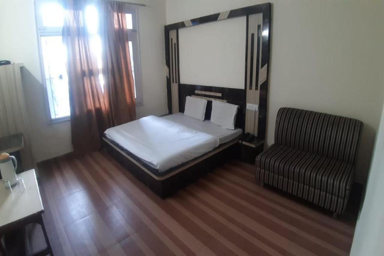 Oyo 81211 Hotel Janta Katra (Jammu and Kashmir) Exterior photo