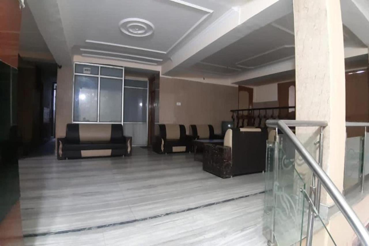 Oyo 81211 Hotel Janta Katra (Jammu and Kashmir) Exterior photo